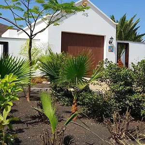  Villa Lovely Nico Playa Blanca, Hot Tub, Communal Pool